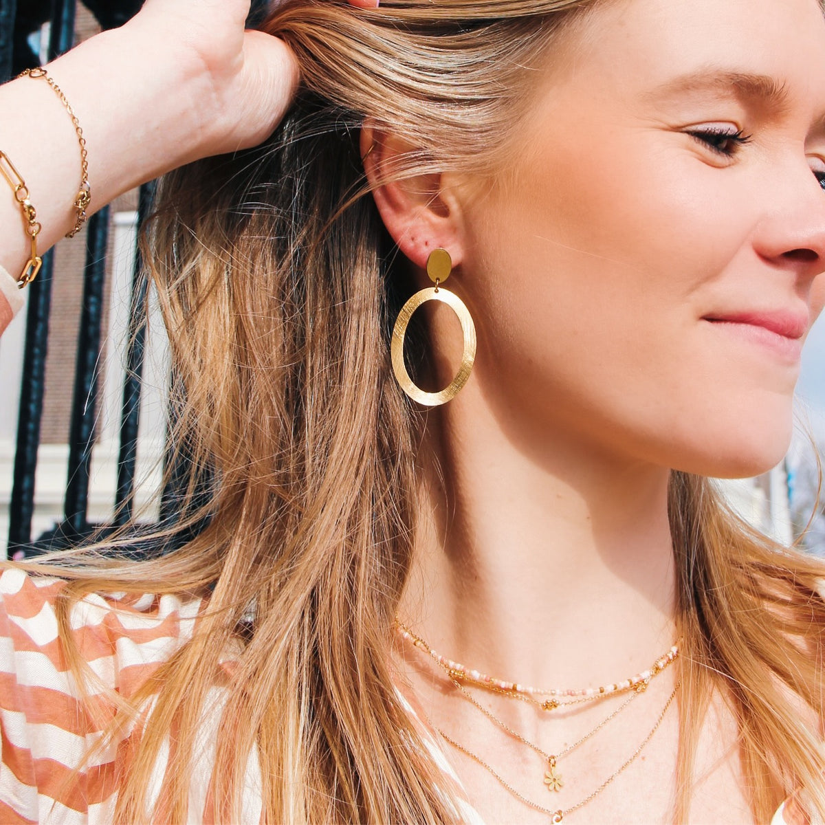 Statement oorbel grote ovale ring - goud