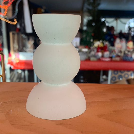 🕯️ Handgemaakte Porseleinen Kandelaar – Mooi in zijn Eenvoud