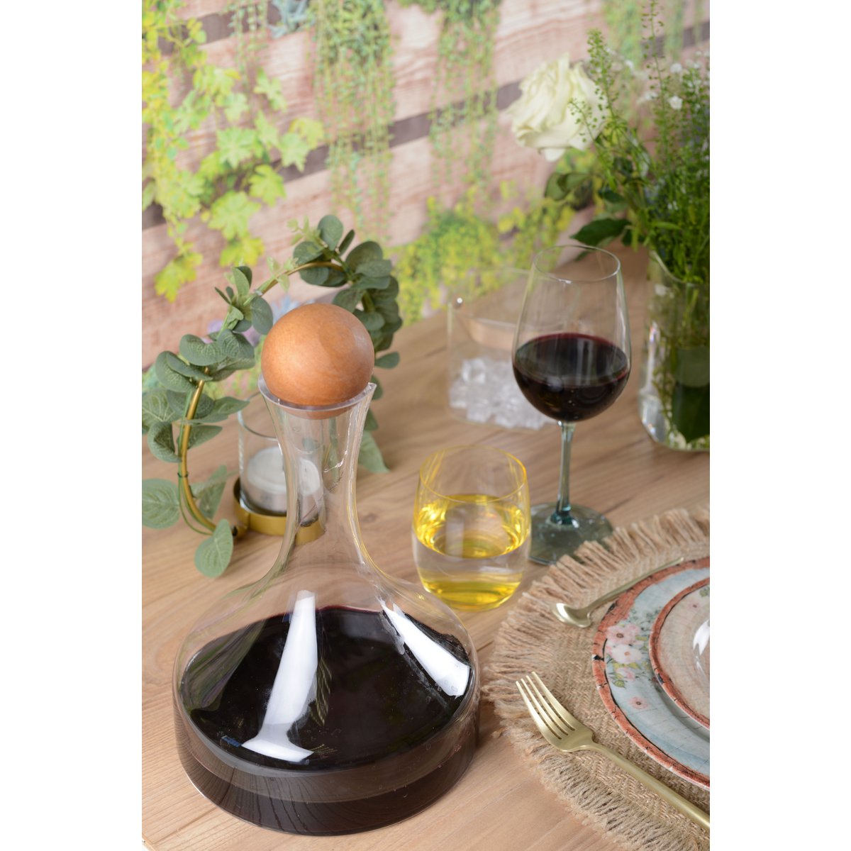 Karaf met houten pet