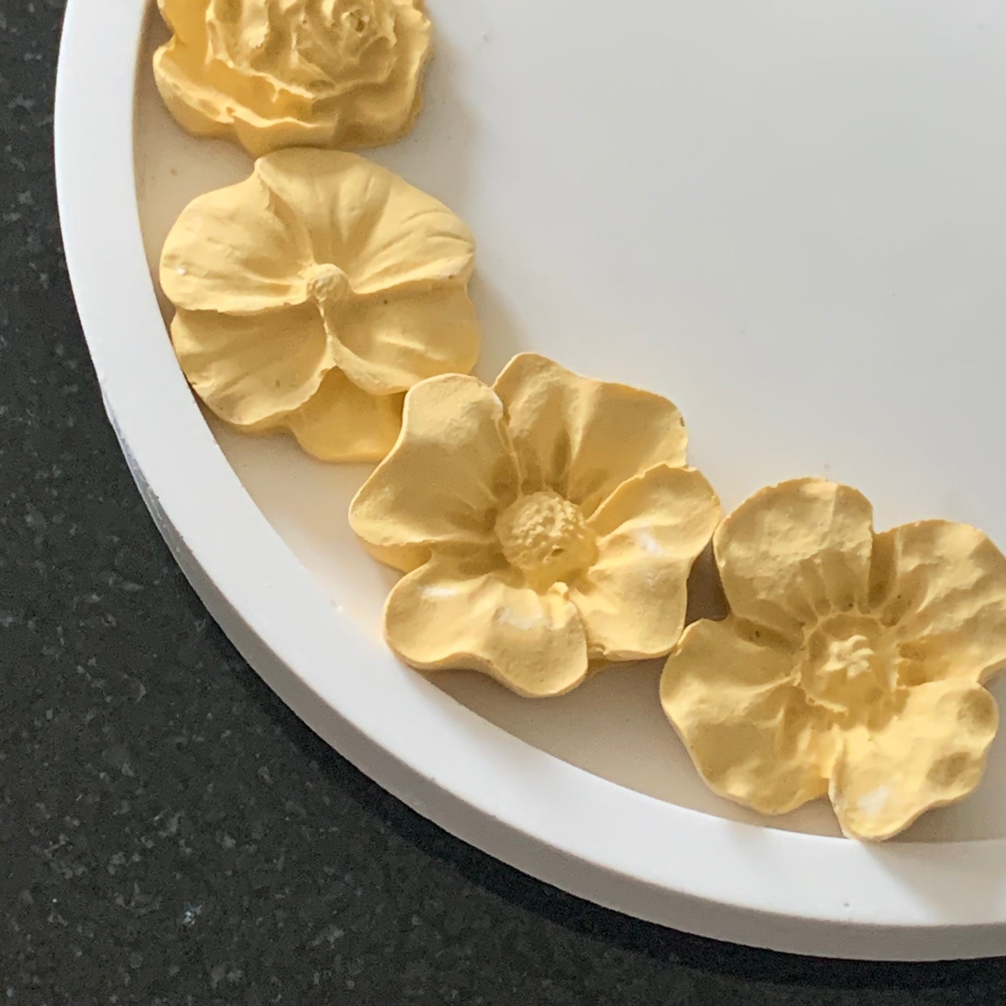🌸 Decoratief Bloemenschaaltje – Handgemaakt
