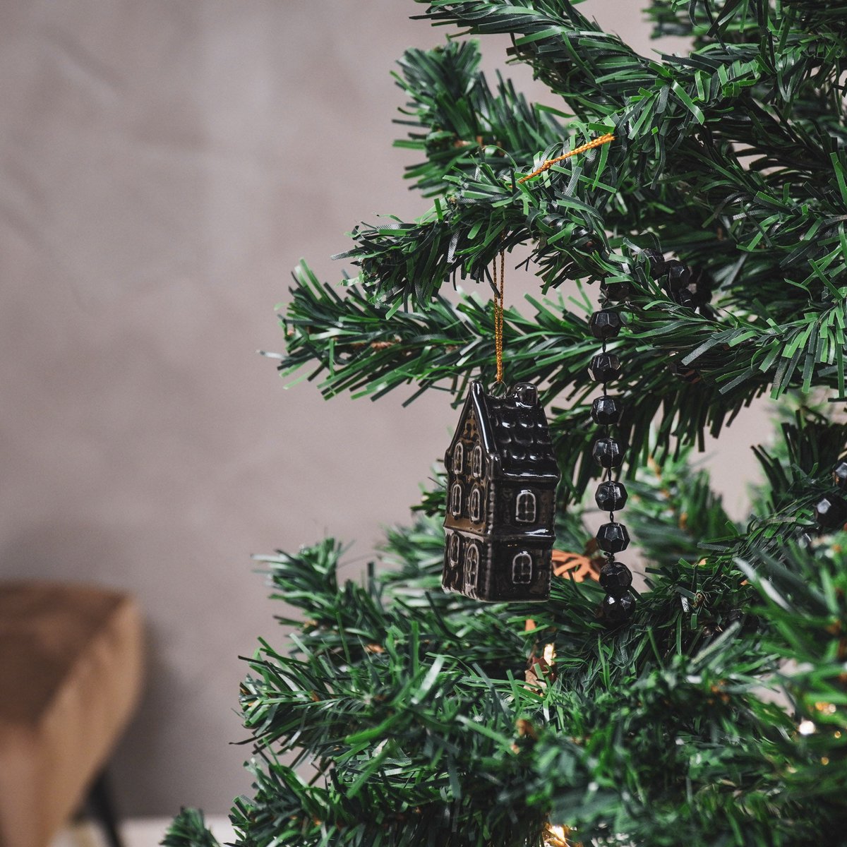 Kersthanger - Huisje - Keramiek - Zwart - 3,5x2x6,5cm