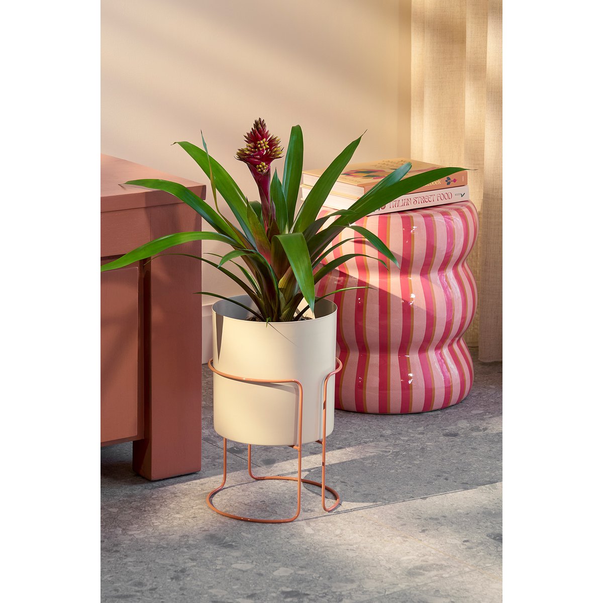 Collins Bloempot op Standaard - H33 x Ø22 cm - Metaal - Off-white, Perzik