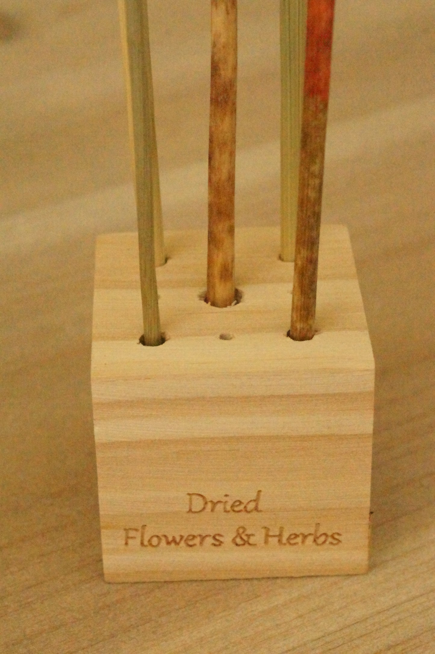 Houten standaard (incl droogbloemen)