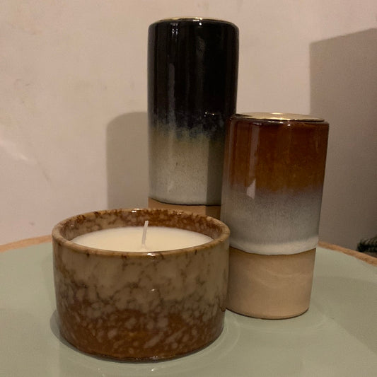 Kaars in keramieke pot