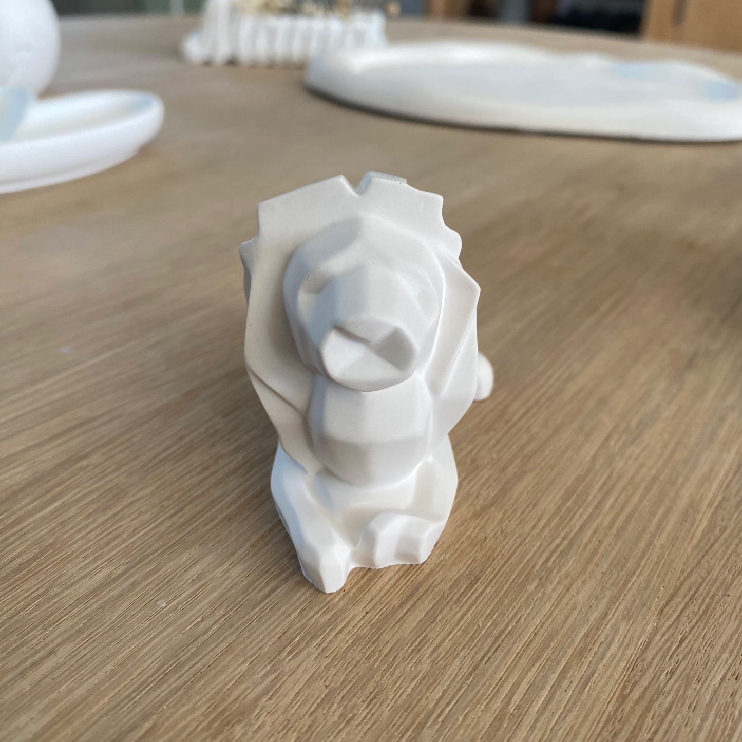 Decoratieve porseleinen leeuw – handgemaakt