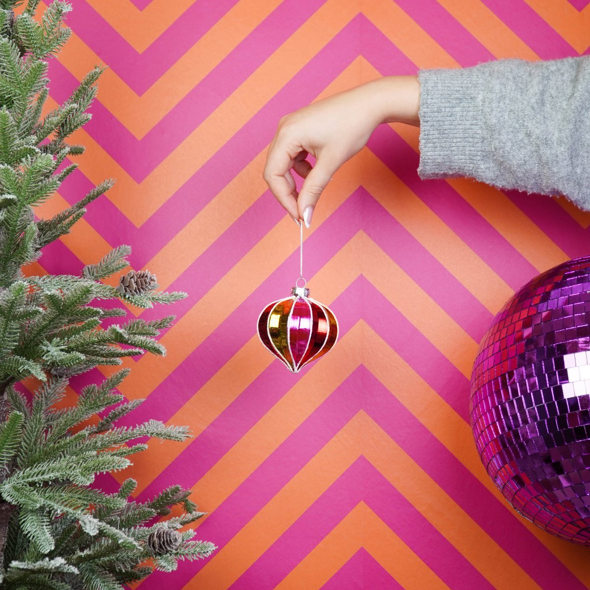 Ornament - Kerstbal - Glas - Meerkleurig - 8x8cm