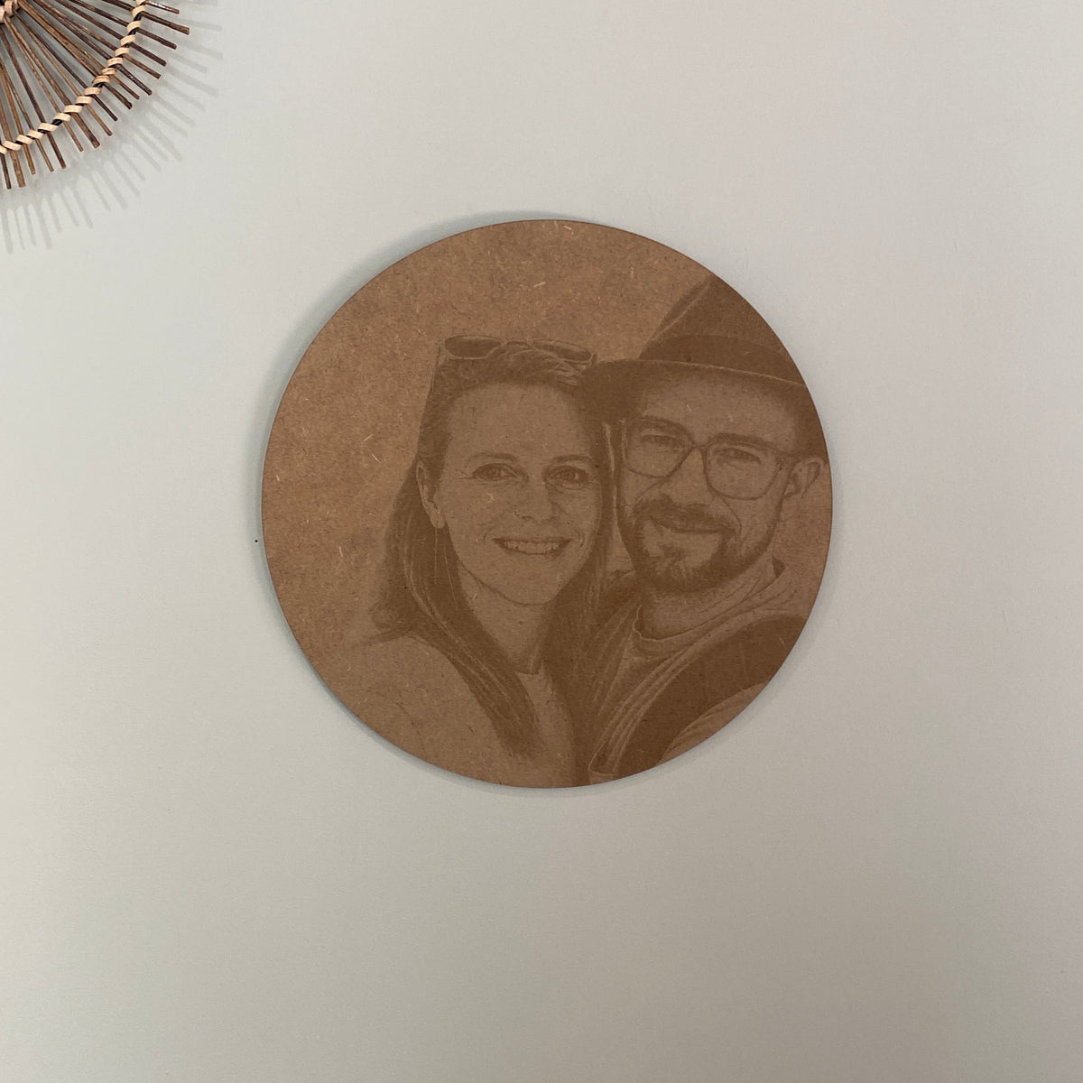 Persoonlijke fotogravure op hout – 30 cm 🤎
