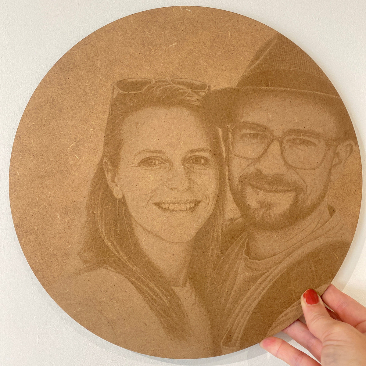 Persoonlijke fotogravure op hout – 30 cm 🤎