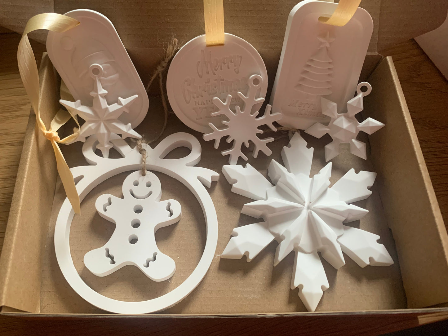 🎄 Set van 9 Handgemaakte Kersthangers – In Cadeaubox