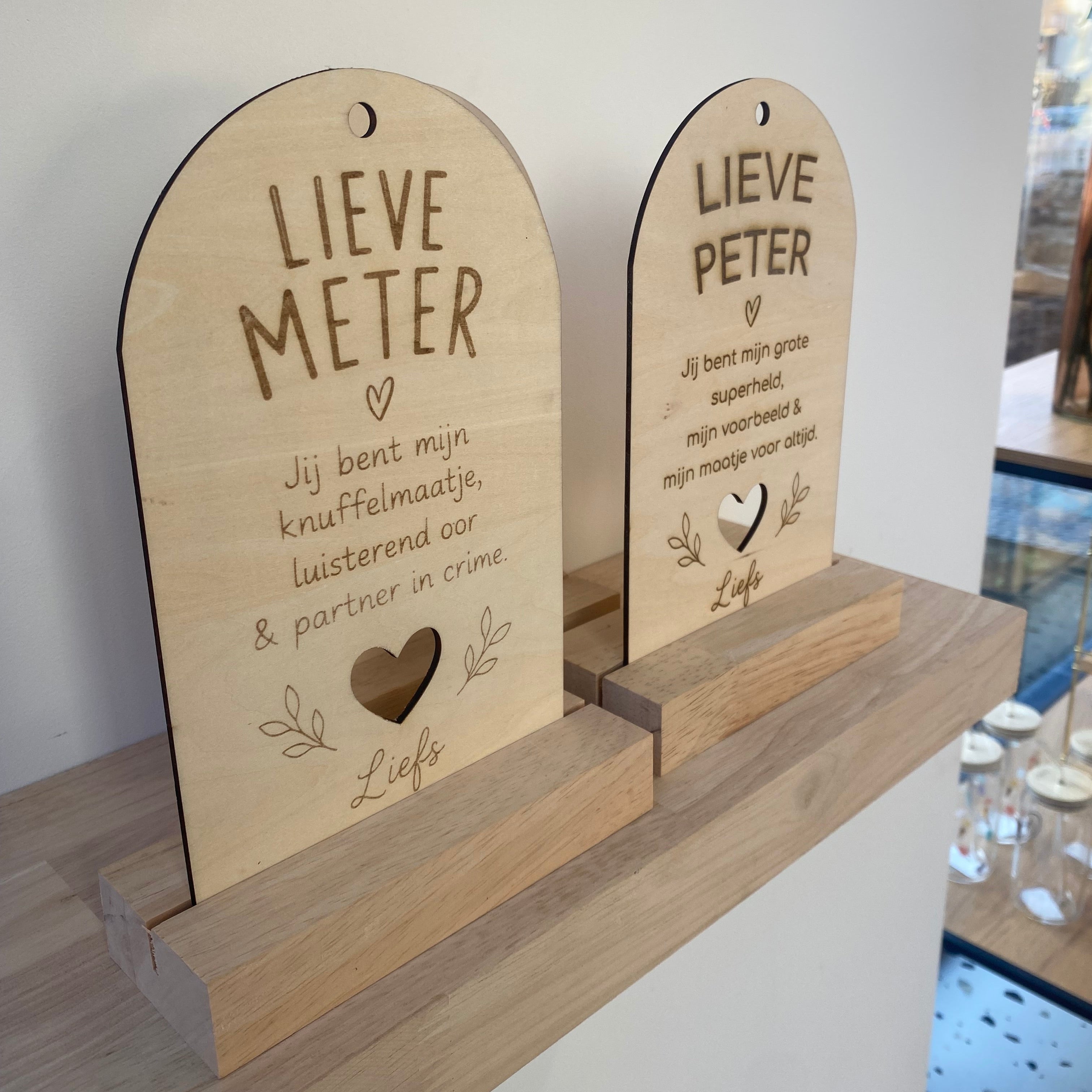 Houten bordje + eiken staander – Lieve Meter, Peter & meer