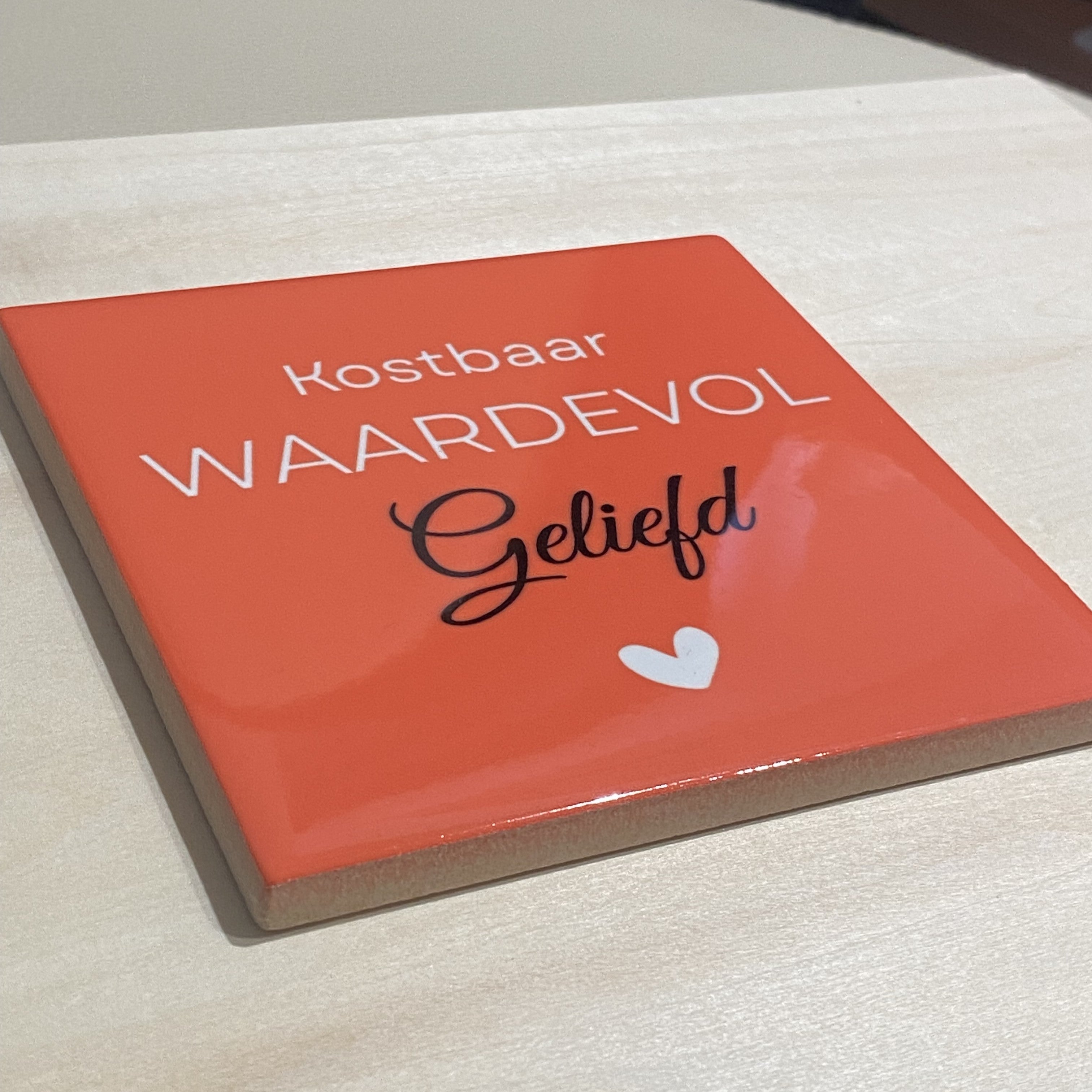 Handgemaakte tegel – Kostbaar