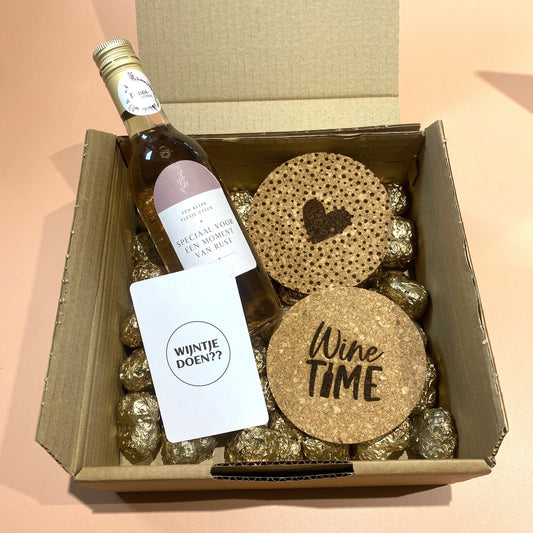 Cadeaubox - wijntje met 2 onderzetters