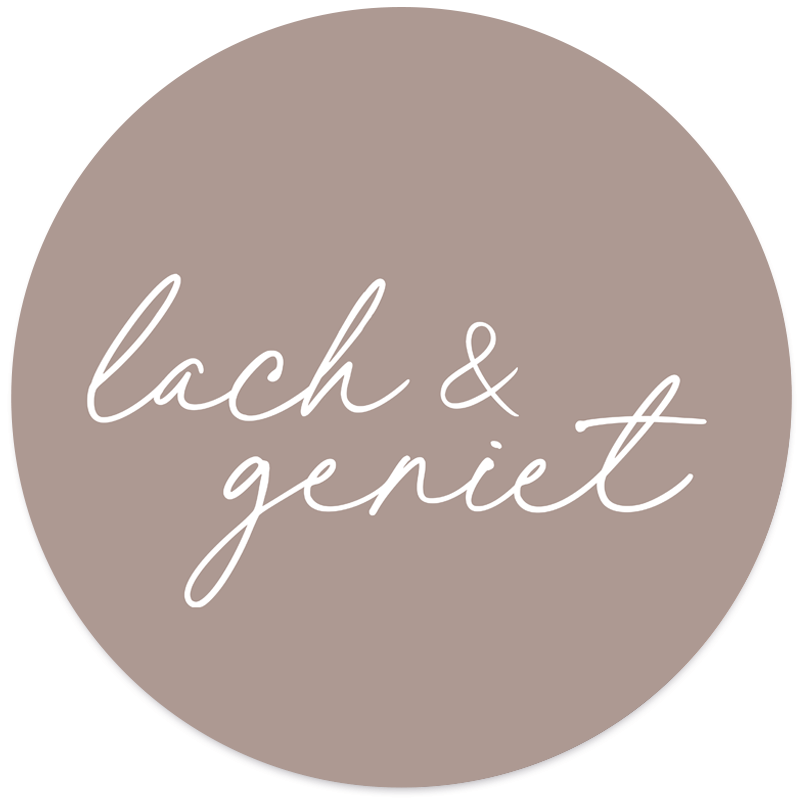 Muurcirkel lach & geniet taupe