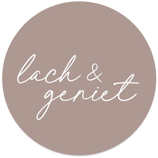 Muurcirkel lach & geniet taupe