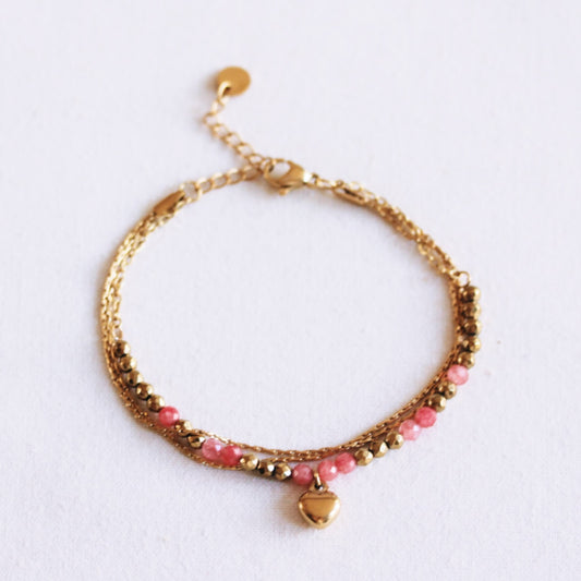 Drievoudige armband met hart en facetten - koraal