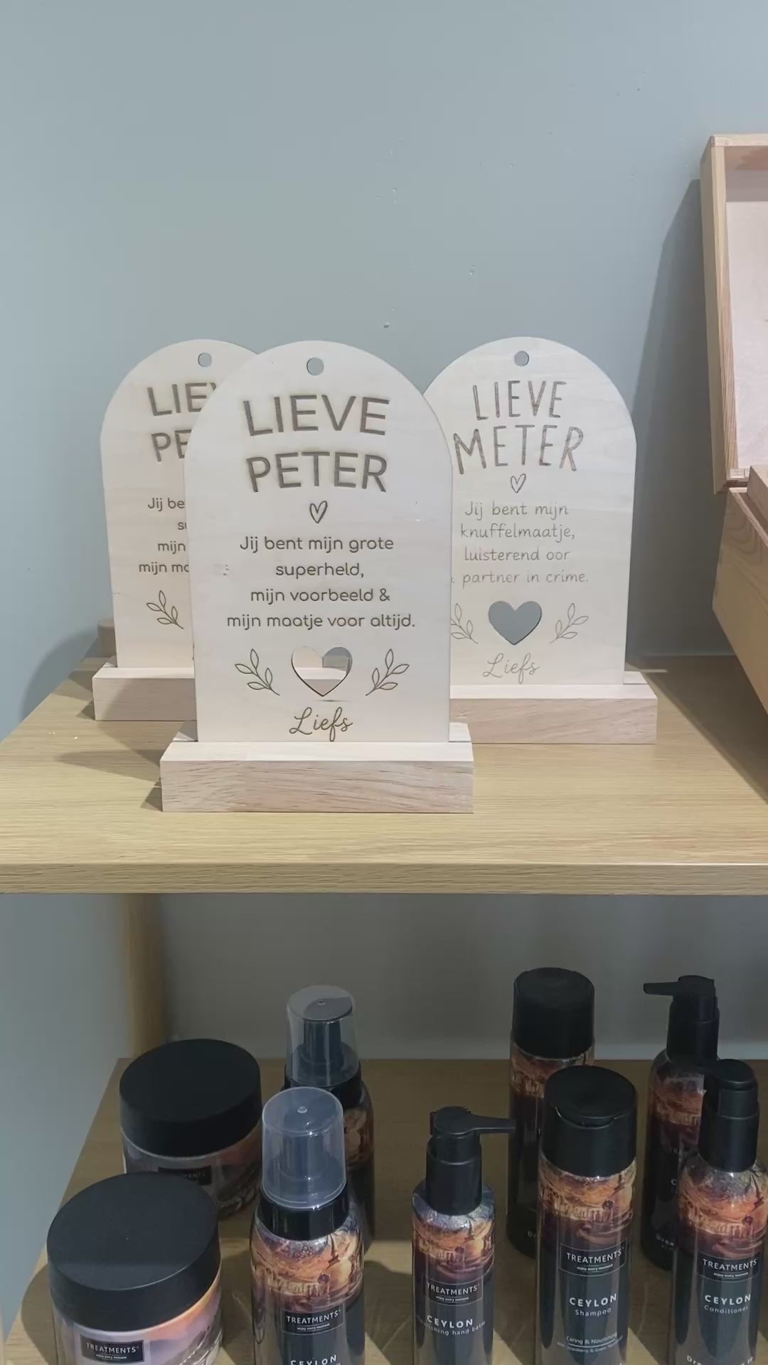 Houten bordje + eiken staander – Lieve Meter, Peter & meer